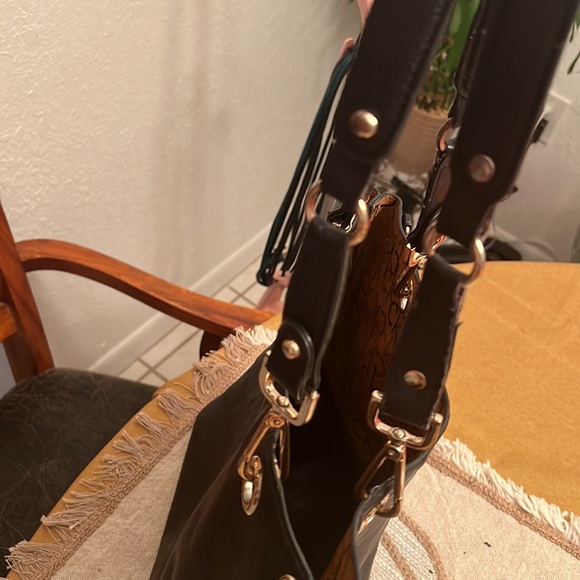 Reversible Calvin Klein Purse - Picture 3 of 12